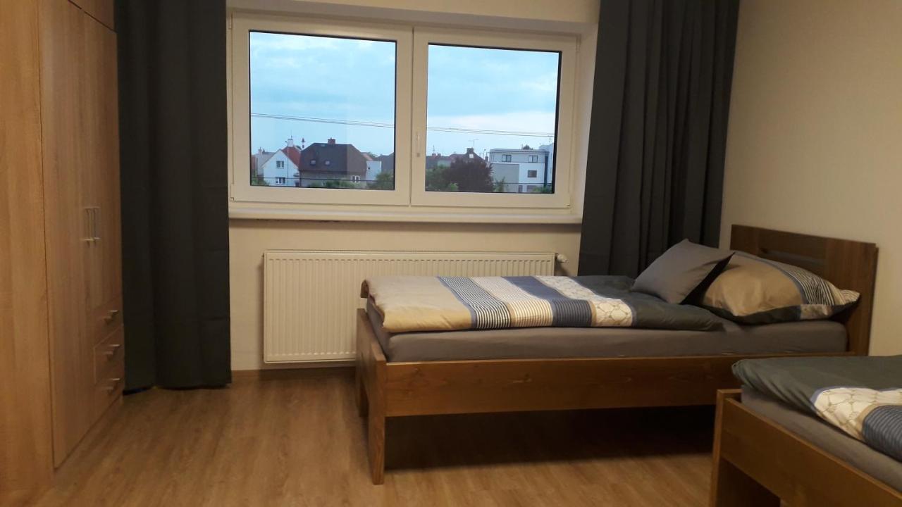 Vila Vekose - Apartman S Terasou A Zahradou Градец-Кралове Экстерьер фото